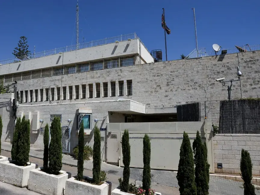 محدث- بريطانيا تزيل لافتات قنصليتها في القدس الشرقية يبقى وجودها محدود..وصحيفة تدعو حكومة نتنياهو لتطبيق العقوبات