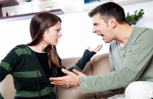 6 فوائد للتواصل بين الزوجين أبرزها تخفيف الشعور بالتوتر