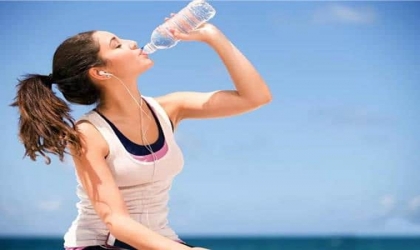 كيف يسبب الحر الصداع.. و10 علاجات طبيعية